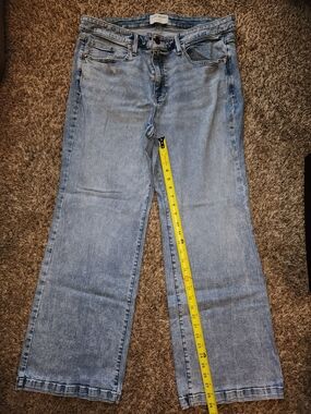 Lane Bryant Signature Fit mid-rise bootcut jeans in a light wash. size 20